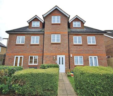 Warren Road, Ashford, Surrey, TW15 1SD - Photo 2