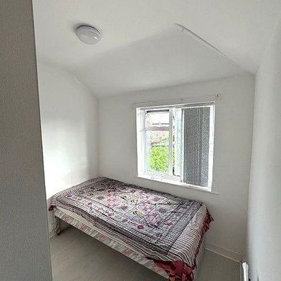 4 bedroom semi-detached house to rent - Photo 1