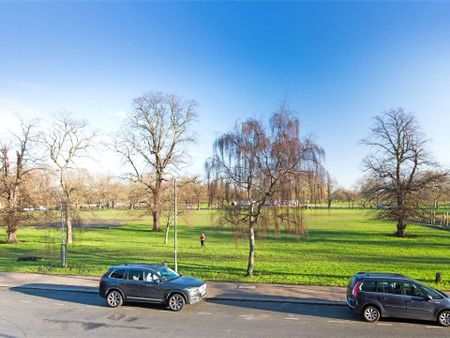 Stunning two bedroom flat with fantastic living space and views over Clapham Common. - Photo 3