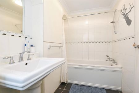 2 Bedroom Flat - Photo 4