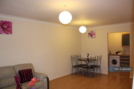 2 bedroom flat to rent - Photo 3