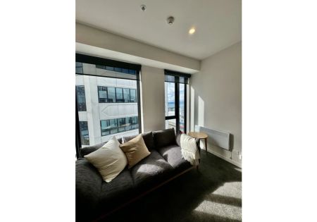 Stylish Split Two Level Apartment - Photo 5