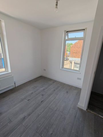 4 Bed Terraced House, Holme Lane, S6 - Photo 3