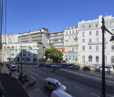Room in a shared 9-bedroom apartment for rent in Lisbon - Foto 1