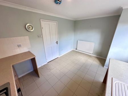 3 bedroom semi-detached house to rent - Photo 5