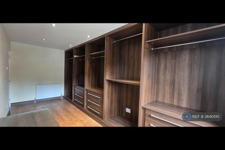 4 bedroom detached house to rent - Photo 5