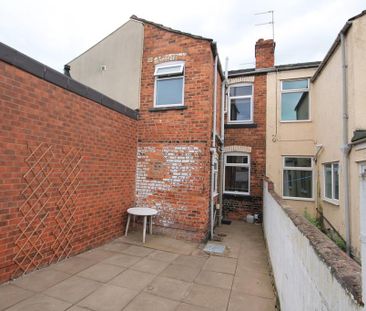 2 bedroom terraced house to rent - Photo 2