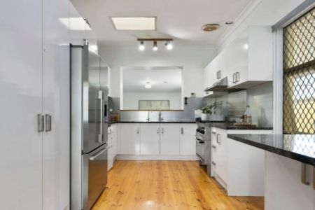 Spacious Family Home with Flexible Living Options - Apply Via Tenant Options - Photo 5