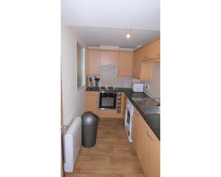 3 bedroom flat to rent - Photo 3