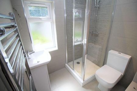 4 bedroom end of terrace house to rent - Photo 4