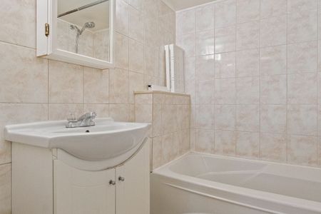 For Lease - 2012 Bonnymede Drive, Mississauga, Ontario - Photo 5