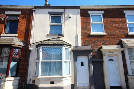 2 bedroom terraced house to rent - Photo 4