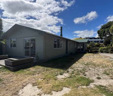 Four Bedroom Home - Waikanae Beach - Photo 4