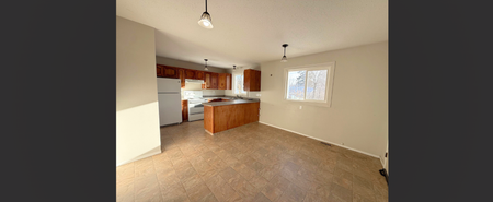 Large main floor suite in Sutherland - Photo 3