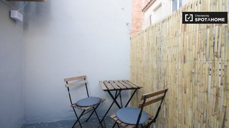 barcelona, Catalonia 08012 - Photo 3