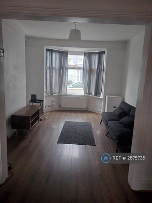1 bedroom in a house share to rent - Photo 1