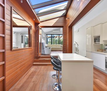 Grand family home of space, light and convenience - Photo 4