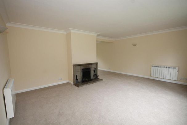 4 bedroom detached bungalow to rent - Photo 1
