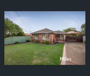 FABULOUS FAMILY HOME IN GREAT LOCATION - Photo 5