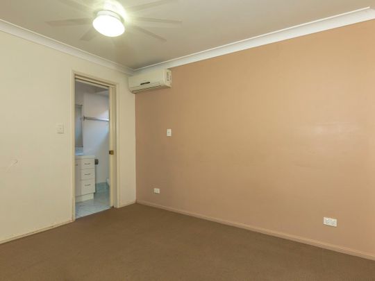 3 Bedroom house next to Kuraby train station - Photo 1
