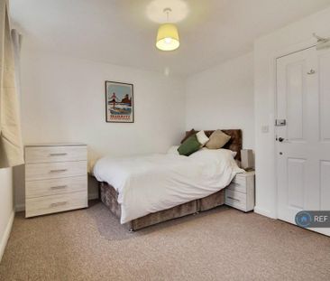 1 bedroom in a house share to rent - Photo 3