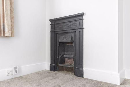 3 bedroom apartment to rent - Photo 2