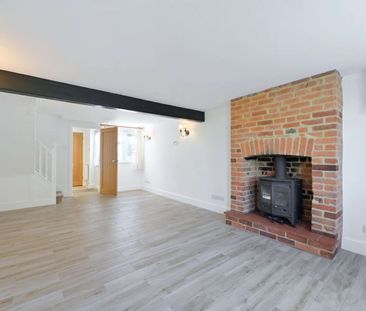 Spacious Three-Bedroom Home with Rural Views, Garage and Large Garden - Photo 1