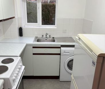 1 bedroom semi-detached house to rent - Photo 2