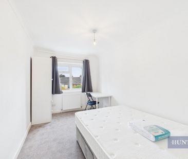1 bedroom Flat To Let - Photo 2