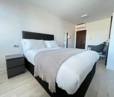 1 bedroom in a flat share to rent - Photo 4