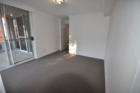 Quiet and Leafy outlook two bedrooms apartment at Prime location - Photo 5