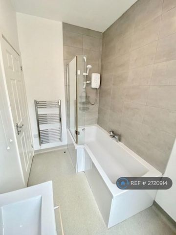 6 bedroom terraced house to rent - Photo 2