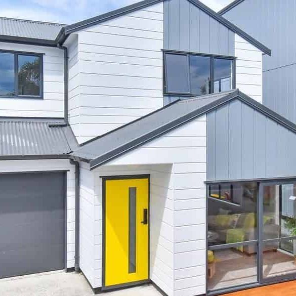 Sunny and Spacious house in great location - Photo 1