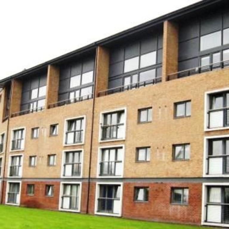 3 bedroom flat to rent - Photo 1