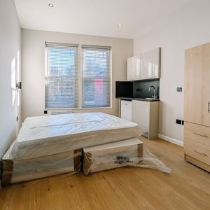 Studio Flat, Blenheim Mansions, SW2 - Photo 2