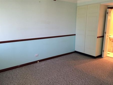 The Perfect Family Home - Photo 2