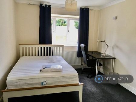 5 bedroom bungalow to rent - Photo 3