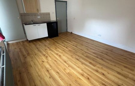 Studio to rent - Photo 5