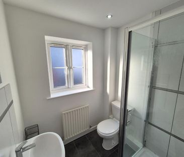 2 bedroom end of terrace house to rent - Photo 2