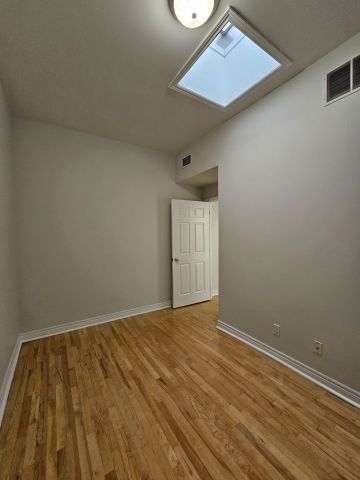 For Lease - 524 Yonge Street Unit# 204, Toronto, Ontario - Photo 2