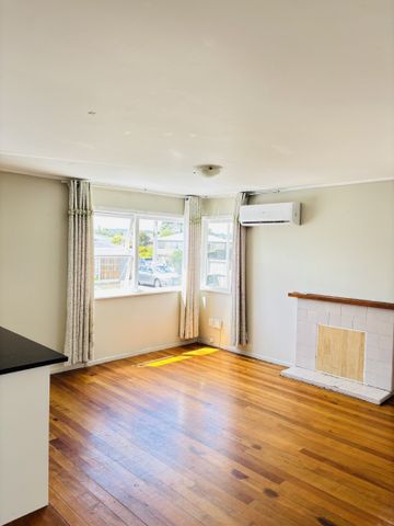 PAPAKURA, 4 BEDROOMS - Photo 2