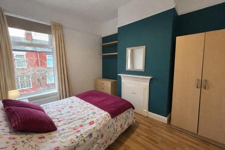 4 bedroom terraced house to rent - Photo 5