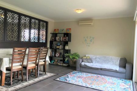 “Stunning 4BR Haven in James Wood!” - Photo 3