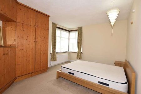 Ash Tree Dell, Kingsbury, London, NW9 - Photo 4