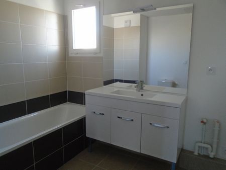 Location Maison 4 pièces 73m² CARPENTRAS 84200 - Photo 5