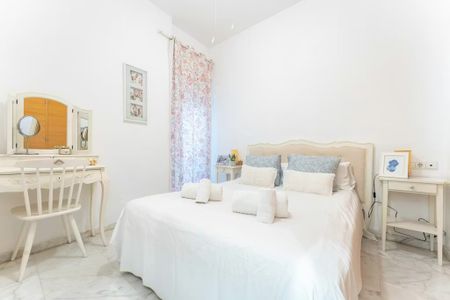 Plaza de Doña Trinidad, Málaga, Andalusia 29007 - Photo 2