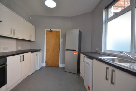 6 bedroom house to rent - Photo 2