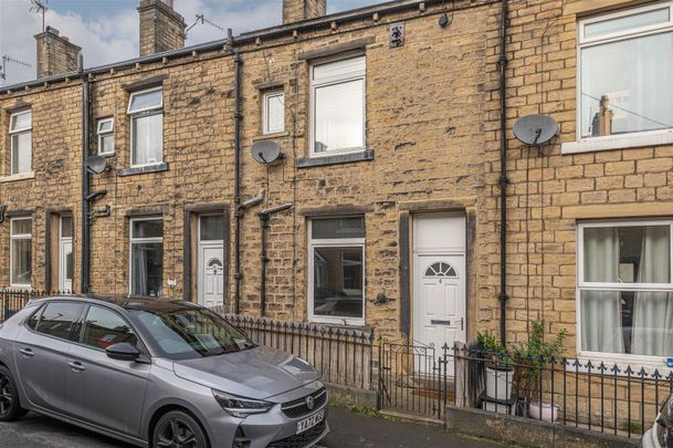 2 bed terraced house to rent in Duke Street, Elland - Photo 1