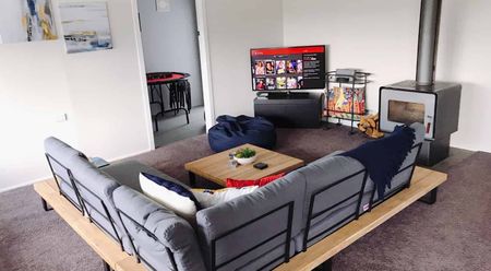 Fully Furnished Three Bedroom Home - Photo 4