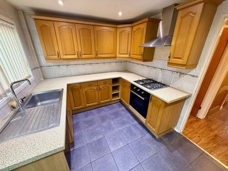 Abbey Close, Worcester, WR2 - Photo 2